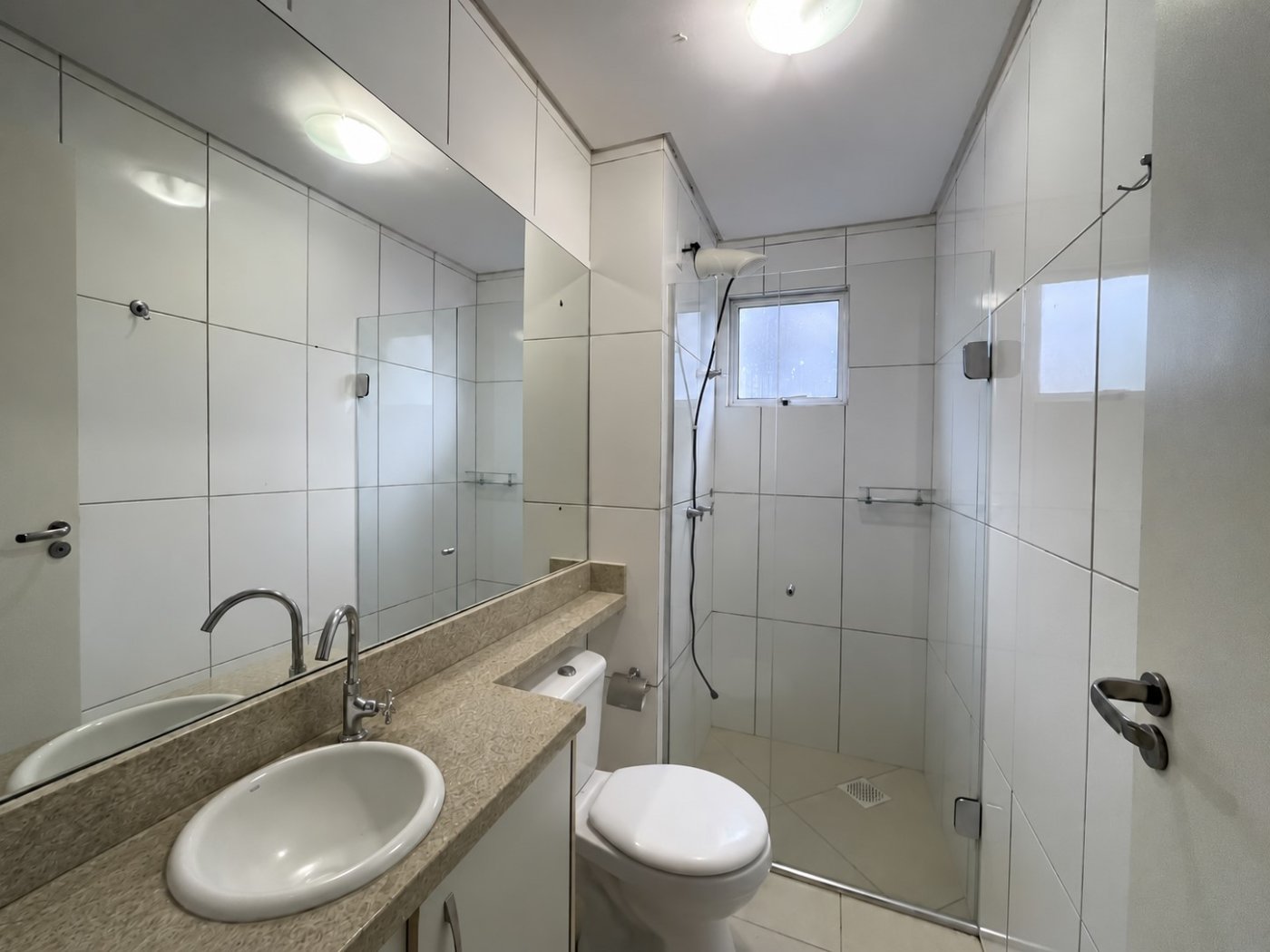 Apartamento para alugar com 2 dormitórios, 1 banheiro, 1 vaga de garagem e 75m² de área privativa no bairro Presidente Médici
