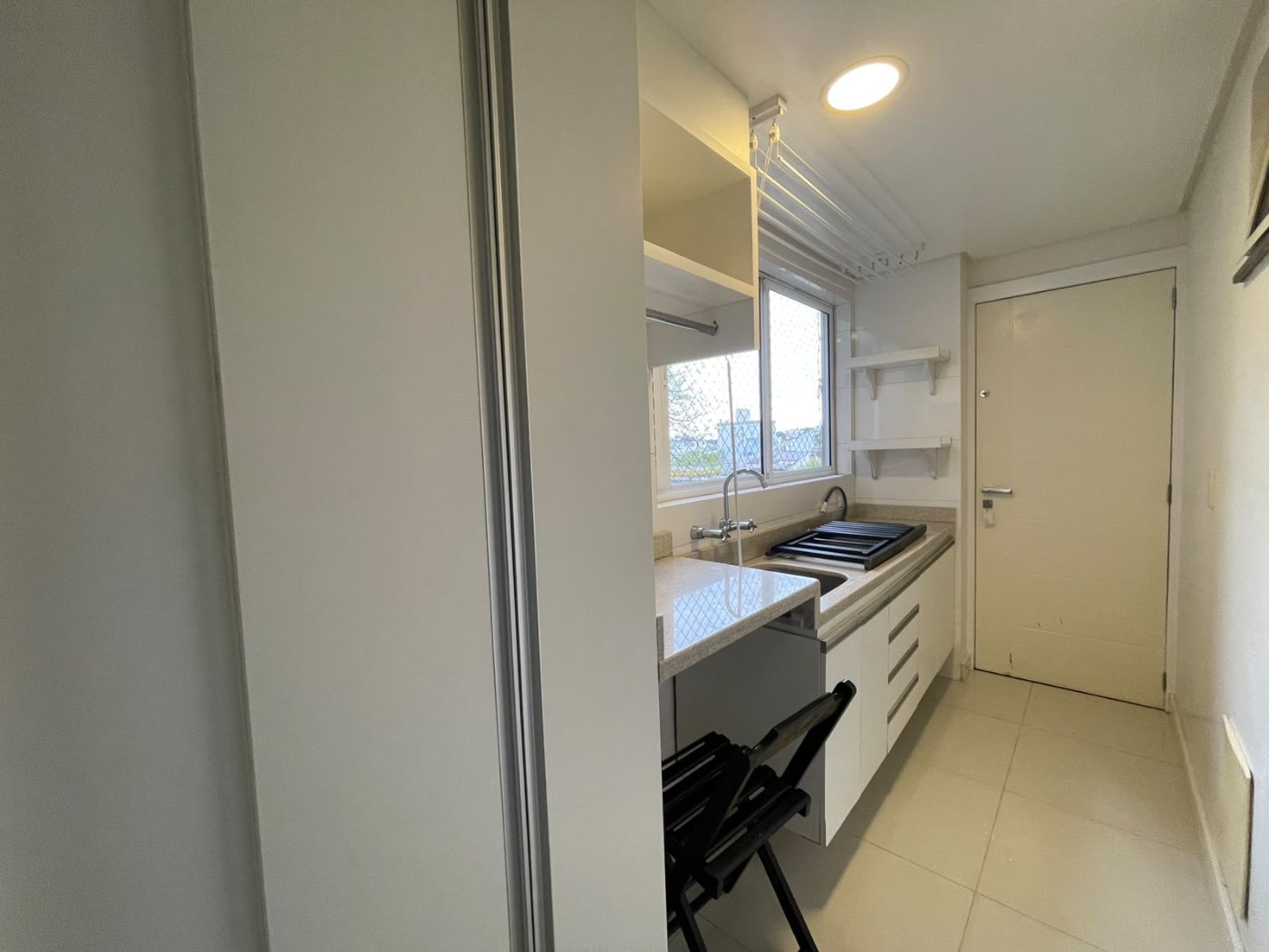 Apartamento para alugar com 4 dormitórios, 2 banheiros, 3 vagas de garagens e 127m² de área privativa no bairro Centro